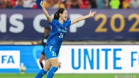 英超规则突变引轩然大波！豪门震动，末日预言？冬季转会窗恐掀惊涛骇浪！